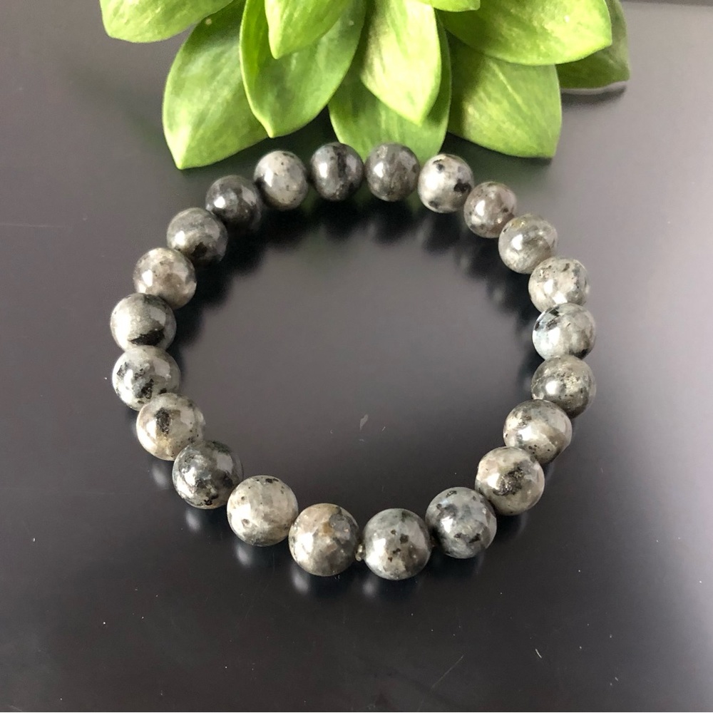 Elegant Gray Beaded Bracelet - Picture 3 of 3